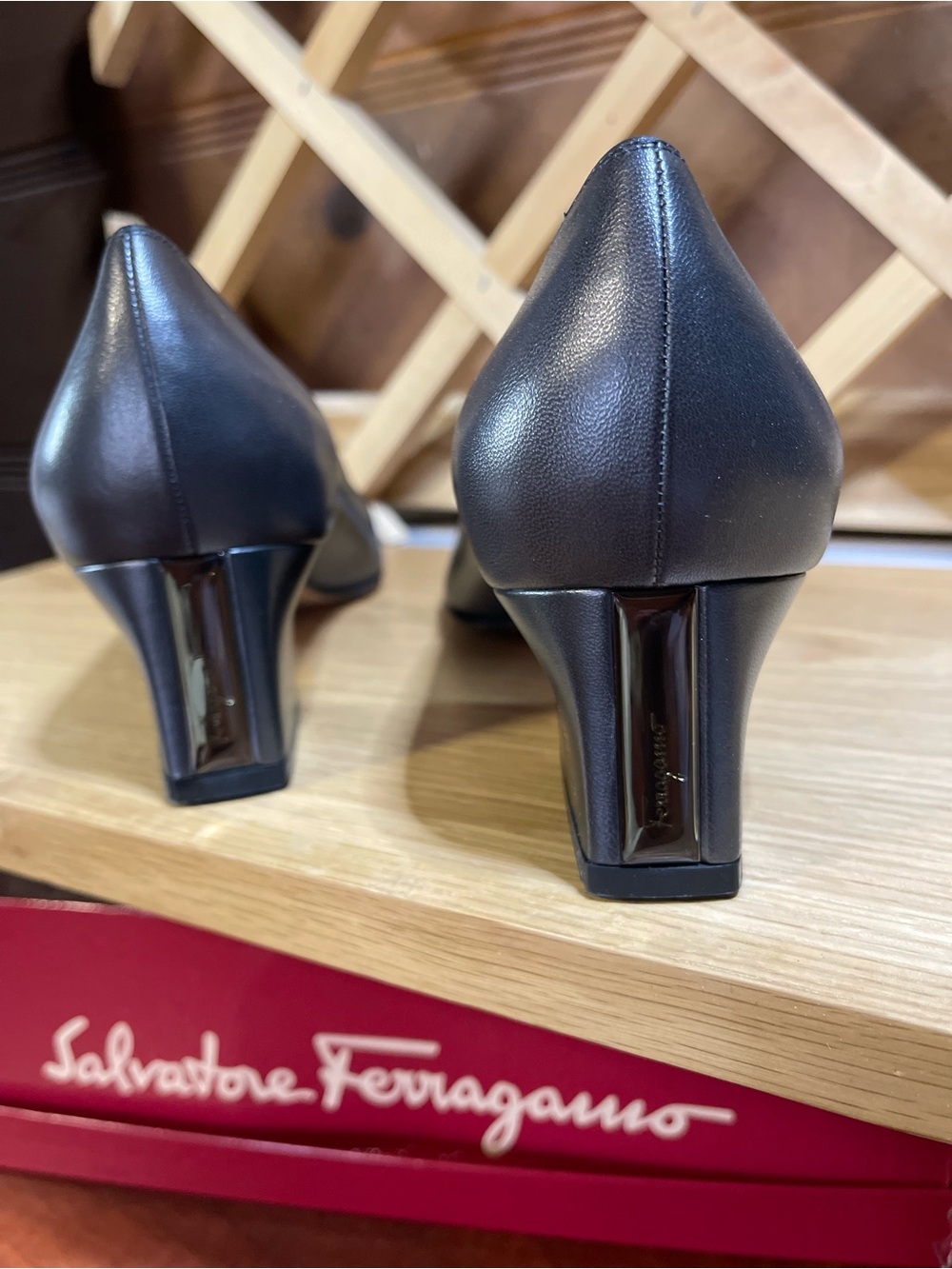 Salvatore Ferragamo Metallic Charcoal Grey Italian Leather Pump DE 45252 -Sz 11B